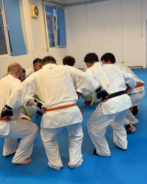 Spirit de echipă la antrenamentul de Kyokushin Karate – Zanshin Dojo Brașov